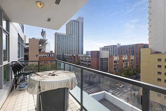325 7th Ave Unit 609, San Diego, CA 92101 - balcony with a view of city and a grill