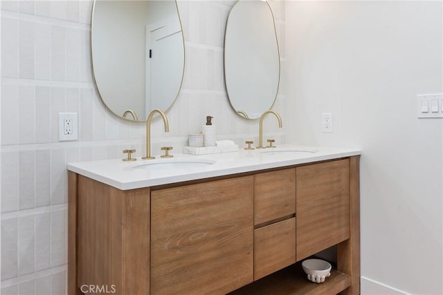 3924 Dublin Ave, Los Angeles, CA 90008 - bathroom with double vanity