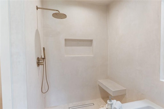 3924 Dublin Ave, Los Angeles, CA 90008 - full bath featuring a shower