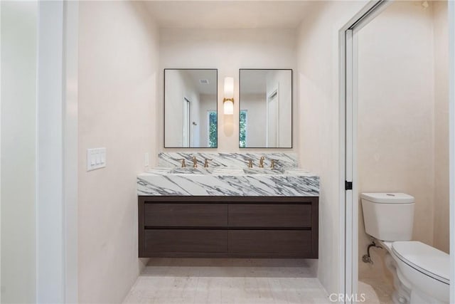 3924 Dublin Ave, Los Angeles, CA 90008 - bathroom with double vanity and toilet