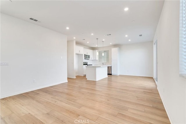 501 Pablo Rd Unit 48, Lake Elsinore, CA 92530 - unfurnished living room with light wood-type flooring and recessed lighting