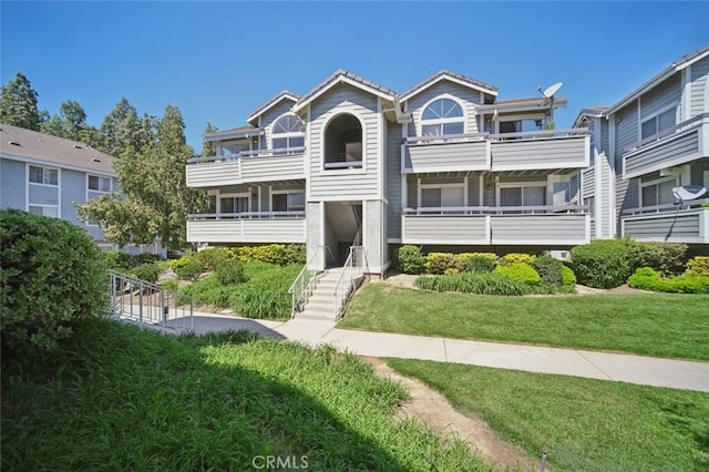 26970 Flo Ln Unit 310, Canyon Country, CA 91351 - view of front facade with a front lawn