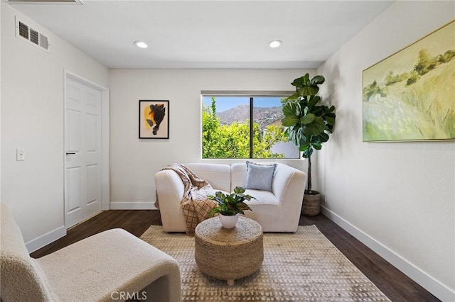 1114 Melrose Ave Unit 3, Glendale, CA 91202 - living area featuring wood finished floors and recessed lighting