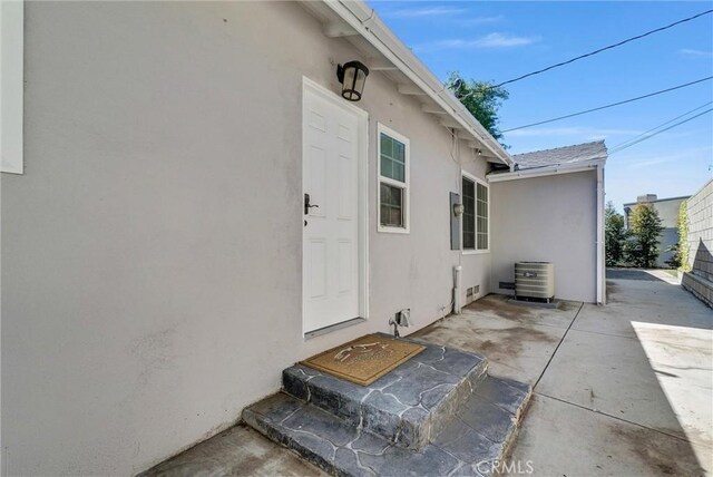 918 Dorothea Rd, La Habra Heights, CA 90631 - view of exterior entry featuring stucco siding and a patio