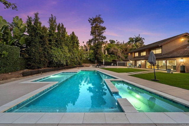 20 Lake Helix Dr, La Mesa, CA 91941 - pool at dusk featuring a pool with connected hot tub, a patio area, and a yard
