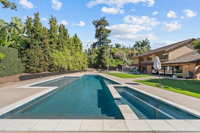 20 Lake Helix Dr, La Mesa, CA 91941 - view of swimming pool with a patio area, a pool with connected hot tub, and a lawn