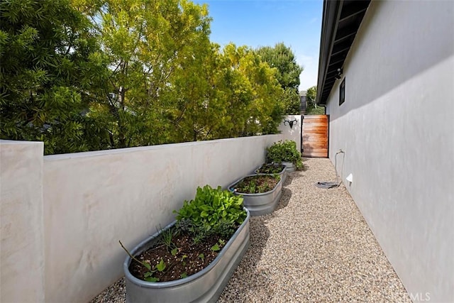 21611 Ocean Vista Dr, Laguna Beach, CA 92651 - view of yard featuring a gate
