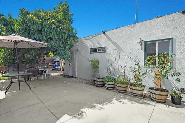 6059 Riverside Ave, Huntington Park, CA 90255 - view of patio / terrace with outdoor dining space