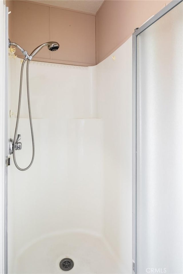 32540 San Miguelito Dr, Thousand Palms, CA 92276 - bathroom with a shower stall