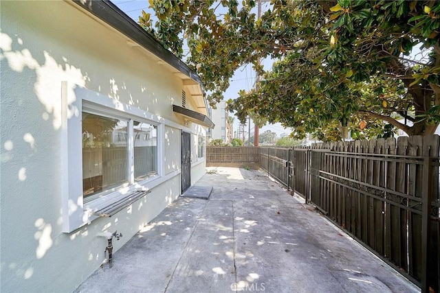 1103 S Hobart Blvd, Los Angeles, CA 90006 - view of patio / terrace