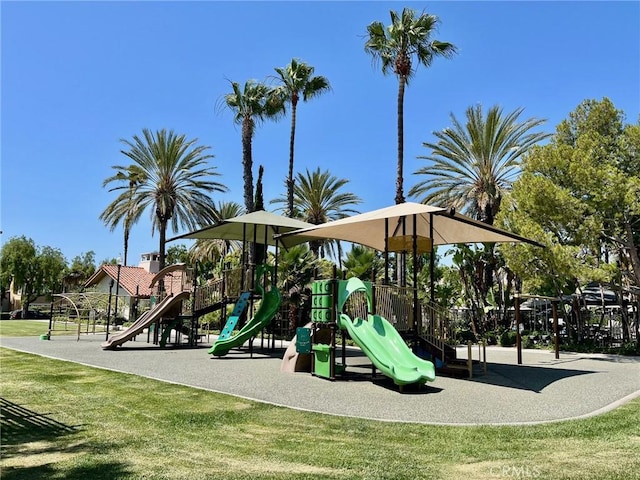 15 Ardmore, Irvine, CA 92602 - communal playground with a yard