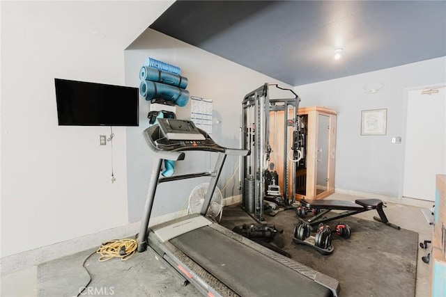 20334 Rue Crevier Unit 621, Canyon Country, CA 91351 - workout room with baseboards