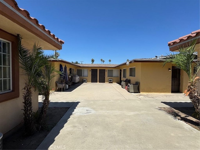 438 W Ramona Dr, Rialto, CA 92376 - back of property with stucco siding and a patio