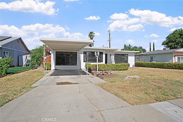 1625 Rose Ave, Merced, CA 95341 - mid-century modern home with driveway, a front lawn, an attached carport, and stucco siding