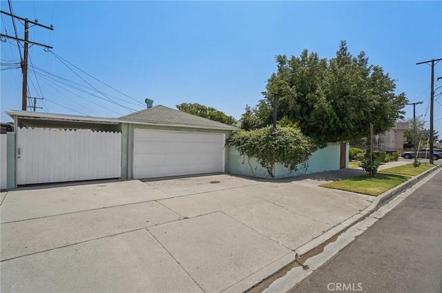 5801 Repetto Ave, East Los Angeles, CA 90022 - view of detached garage