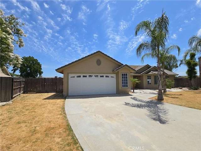 568 Walnut Ct, Kerman, CA 93630 - ranch-style home featuring driveway and an attached garage