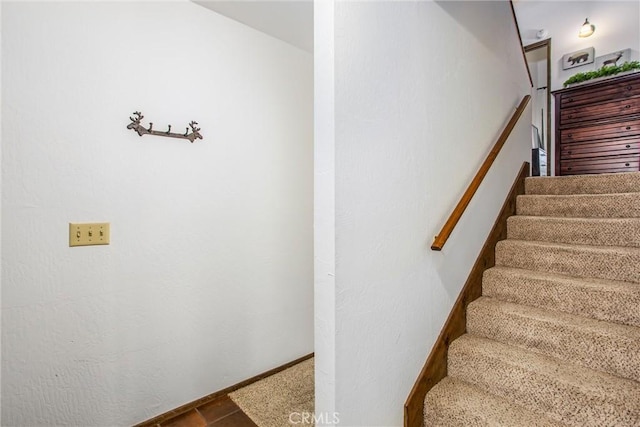 27657 Peninsula Dr, Lake Arrowhead, CA 92352 - staircase featuring baseboards