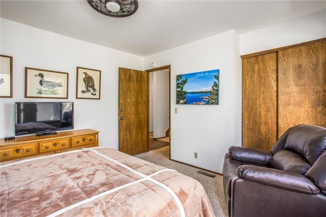 27657 Peninsula Dr, Lake Arrowhead, CA 92352 - bedroom with carpet flooring and a closet
