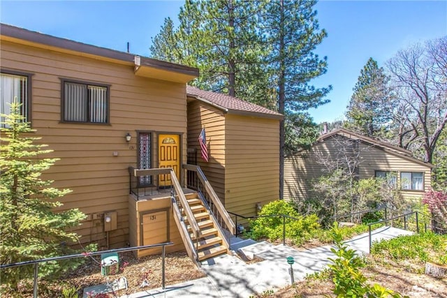 27657 Peninsula Dr, Lake Arrowhead, CA 92352 - view of front of property