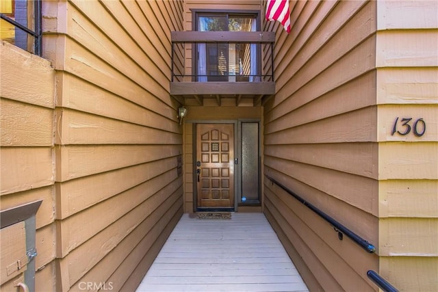 27657 Peninsula Dr, Lake Arrowhead, CA 92352 - property entrance