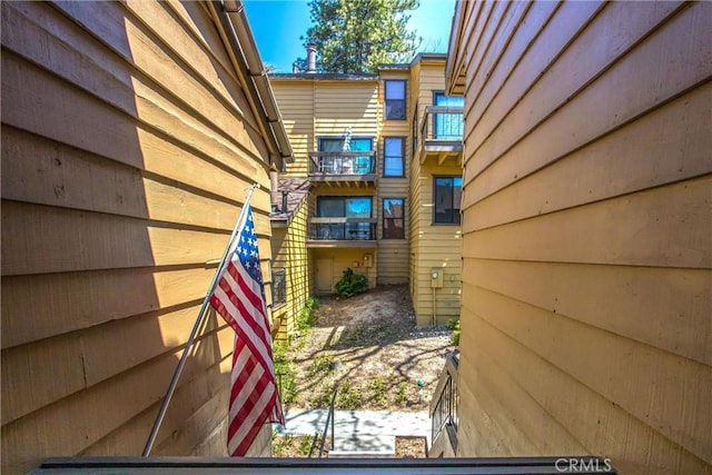 27657 Peninsula Dr, Lake Arrowhead, CA 92352 - exterior view