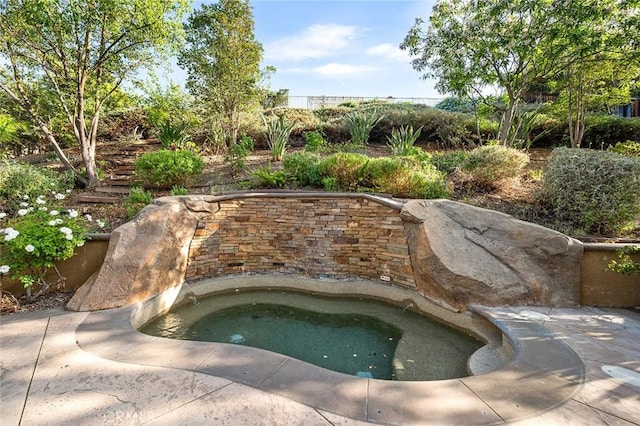 464 Appleby St, Corona, CA 92881 - view of pool with an in-ground hot tub