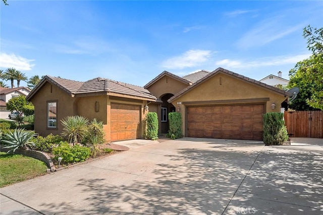 464 Appleby St, Corona, CA 92881 - single story home featuring a garage, stucco siding, and driveway