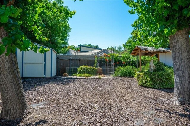 7100 Navajoa Ave, Atascadero, CA 93422 - view of yard featuring a shed