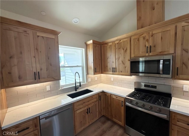 5980 Crestmoor Dr, Paradise, CA 95969 - kitchen featuring appliances with stainless steel finishes, vaulted ceiling, dark wood-style floors, and decorative backsplash