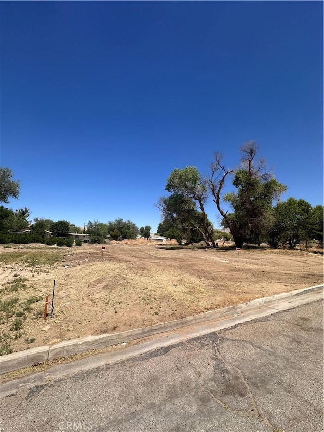 15780 Cottonwood St, Victorville, CA 92395 - photo 2