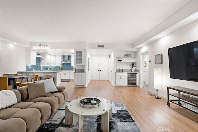 321 S San Vicente Blvd Unit 507, Los Angeles, CA 90048 - living area with beverage cooler, bar area, light wood-style flooring, and recessed lighting