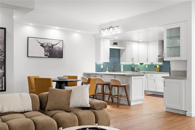 321 S San Vicente Blvd Unit 507, Los Angeles, CA 90048 - living area with light wood-style flooring and recessed lighting