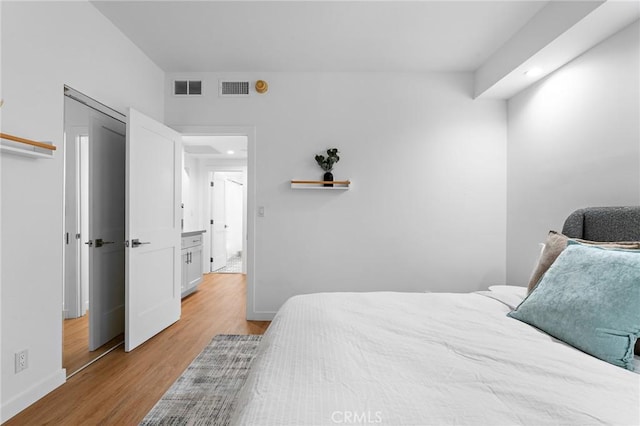 321 S San Vicente Blvd Unit 507, Los Angeles, CA 90048 - bedroom with light wood-type flooring and recessed lighting