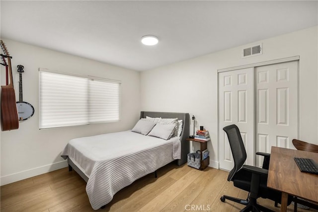 5 Bergamo, Irvine, CA 92614 - bedroom featuring wood finished floors, a closet, and a desk