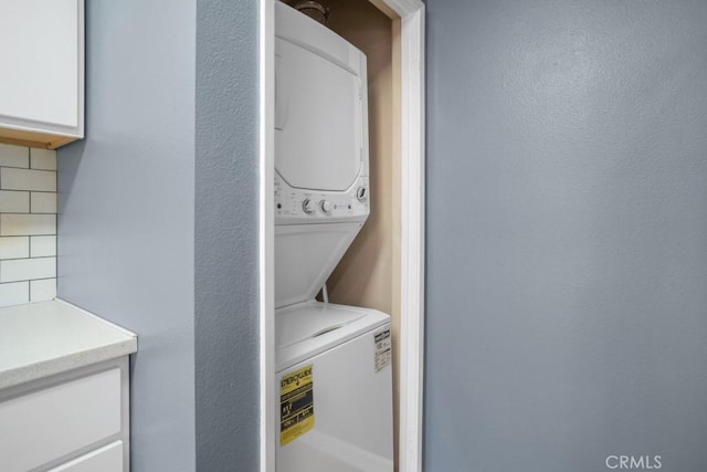 2367 Archwood Ln Unit 171, Simi Valley, CA 93063 - laundry area featuring stacked washer and clothes dryer