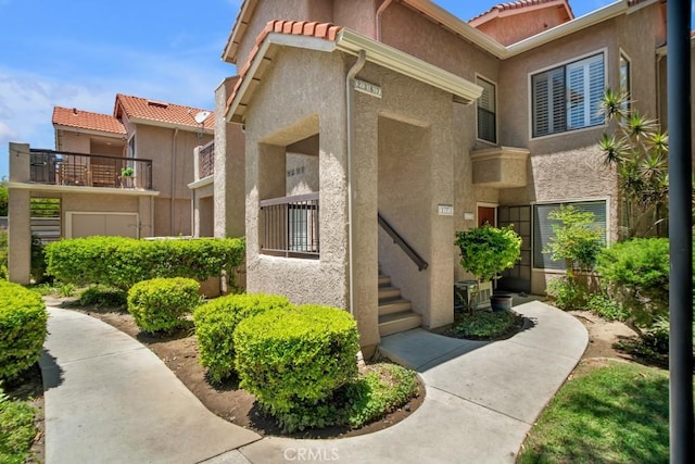 2367 Archwood Ln Unit 171, Simi Valley, CA 93063 - property entrance with stucco siding and a tile roof