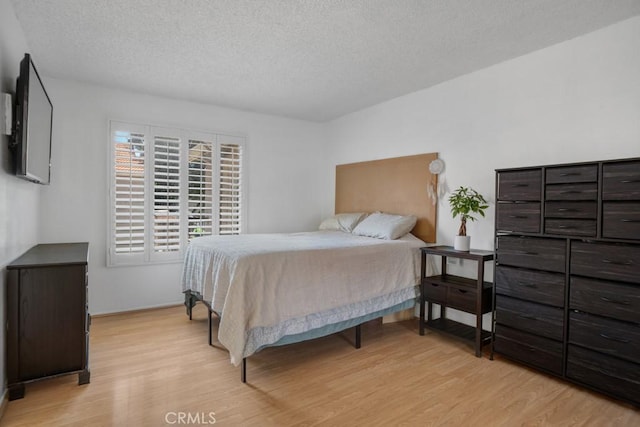 2367 Archwood Ln Unit 171, Simi Valley, CA 93063 - bedroom with light wood finished floors and a textured ceiling