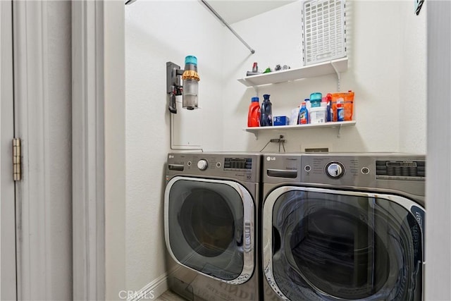3312 Poplar St, Rosamond, CA 93560 - washroom with washing machine and dryer