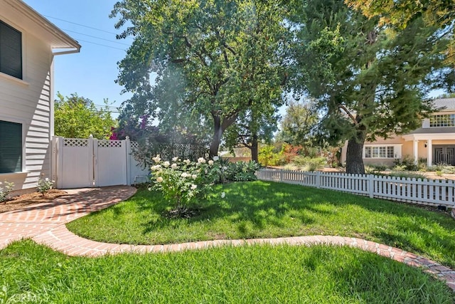 9500 Texhoma Ave, Northridge, CA 91325 - view of yard