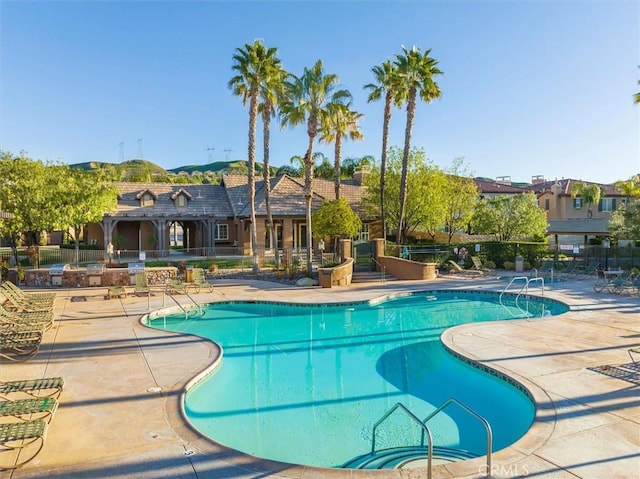 28440 Casselman Ln Unit 361, Saugus, CA 91350 - community pool with a patio area