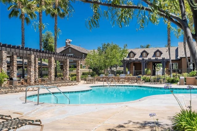 28440 Casselman Ln Unit 361, Saugus, CA 91350 - community pool with a patio area