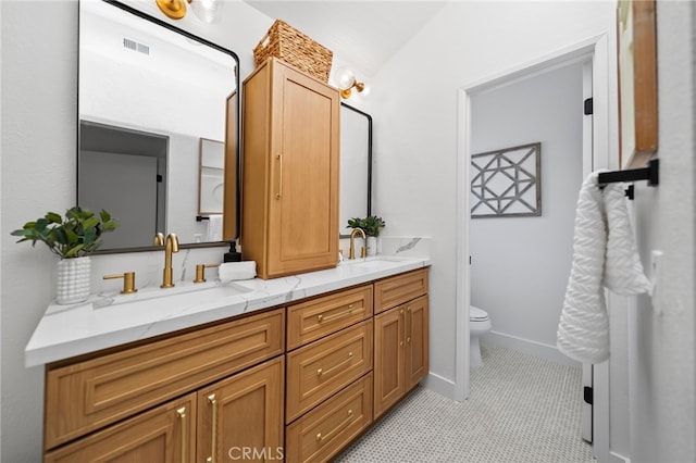 41442 Avenida De La Reina, Temecula, CA 92592 - full bath featuring double vanity and tile patterned floors