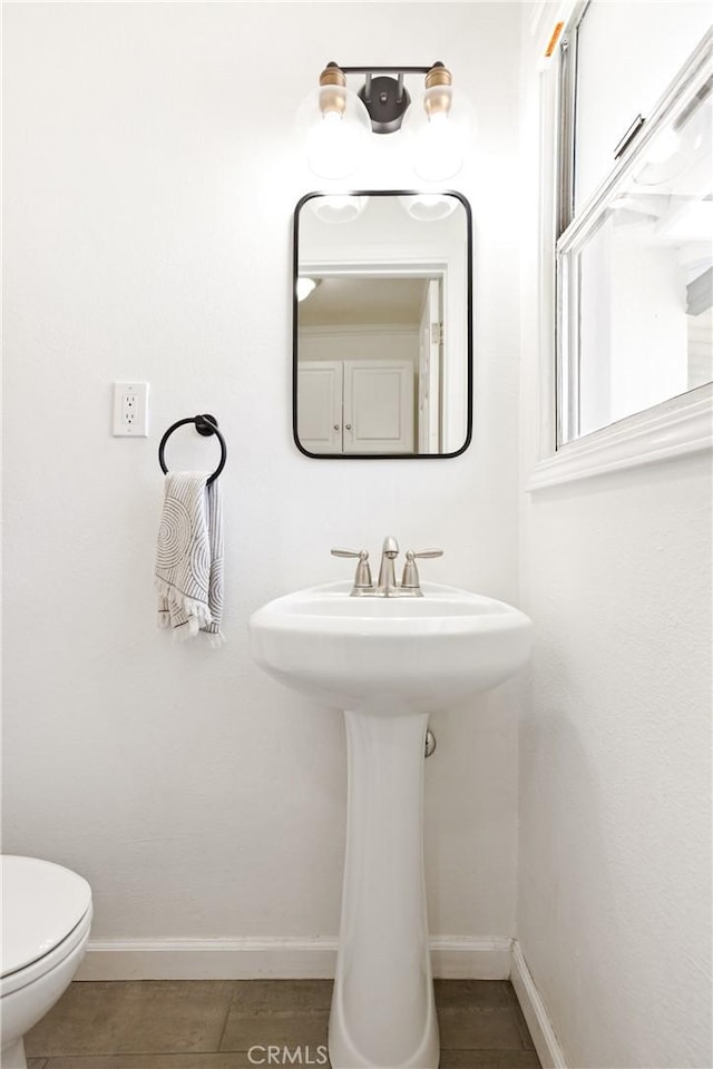 817 Caballo Ave, Glendora, CA 91740 - bathroom featuring tile patterned floors and baseboards
