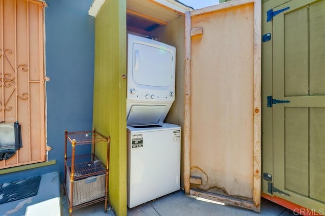 730 S 31st St, San Diego, CA 92113 - laundry area with stacked washer / drying machine