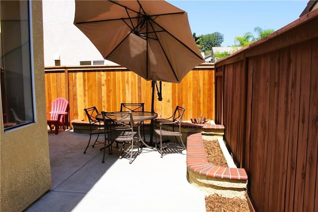 9 Greenwich Ct, Aliso Viejo, CA 92656 - view of patio / terrace with outdoor dining space
