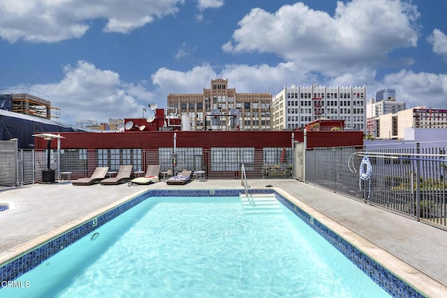 315 E 8th St Unit 301, Los Angeles, CA 90014 - community pool featuring a city view and a patio area