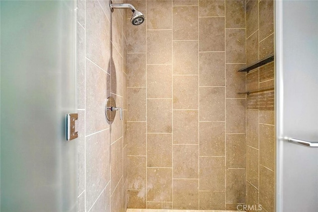 6250 Hollywood Blvd Unit 4D, Los Angeles, CA 90028 - bathroom with tiled shower