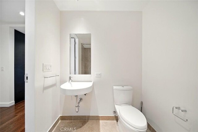 6250 Hollywood Blvd Unit 4D, Los Angeles, CA 90028 - bathroom with toilet and baseboards