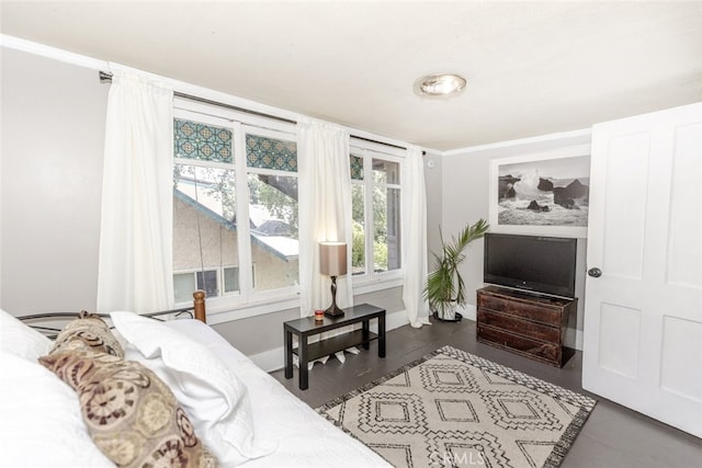 1010 N Madison Ave, Pasadena, CA 91104 - living room featuring baseboards