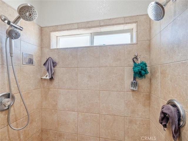 11823 Wintergreen Rd, Pinon Hills, CA 92372 - full bath featuring tiled shower